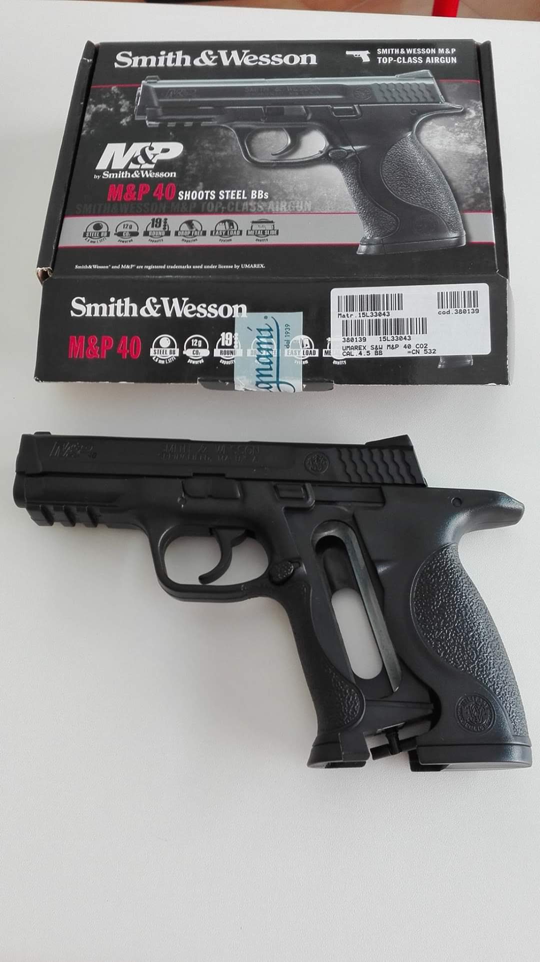 Pistola a gas Umarex Smith&Wesson M&P40 - Pallini cal 4,5 BB sferici in  acciaio - Armeria TUTTI I VENTI